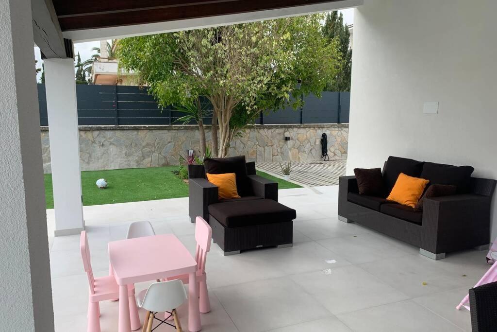 Amazing House Close To The Сasa de vacaciones *